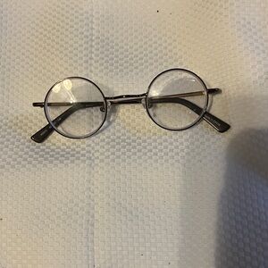 Stylish & vintage round prescription eyeglasses.